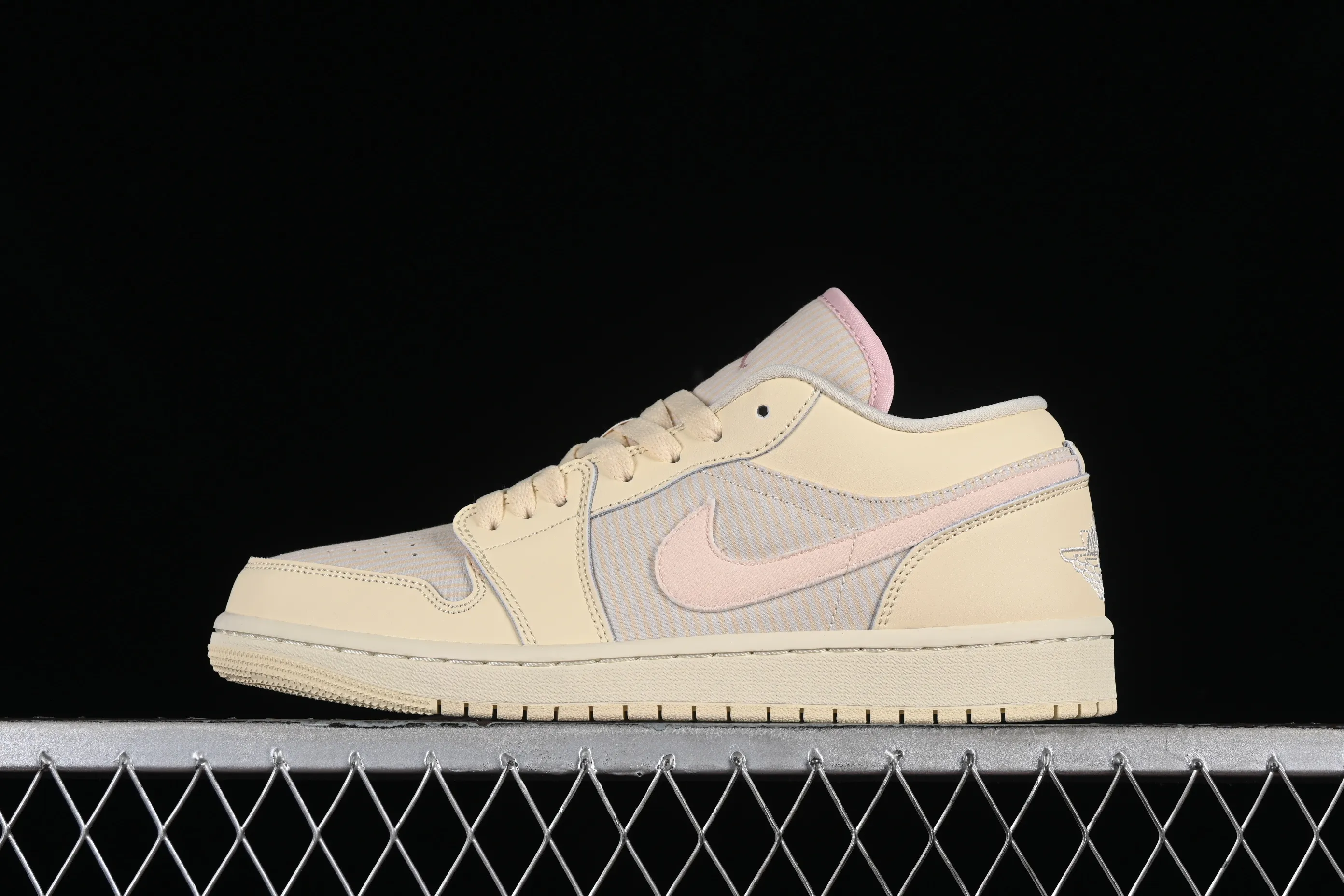 All Categories Air Jordan Jordan Series Basketball Shoes Air Jordan 1 Low Air Jordan 1 Low AJ1 Joe 1 Khaki Pink Low-top Cultural Basketball Shoes FQ1925-100
